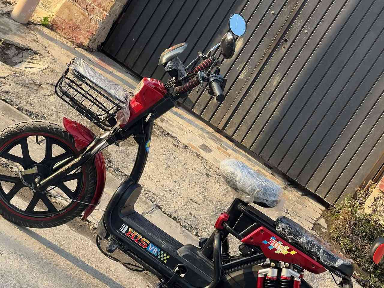 السلام عليكم ورحمة الله وبركاتة
افلح من صلى على محمد وآل محمد 
دراجة شحن للبيع او اعارض كامل مكمل كلشي شغال سويج وبصمه اشياير ضو زينو عالي وناصي هورن نشرات بريكات شرط بكاعك زوج مري تايات جدد ماناقصو شي يعني ماتصرف علي ربع المكان موصل دورت اليرموك ادفع سعر بما يرضي الله وعارضو هم


**إذا كنت صاحب هذا الإعلان وتريد حذفه لأي سبب، رجاءا أرسل رسالة إلى الدعم الفني**