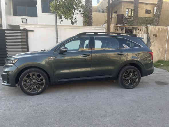 سورنتو 2022 وارد امريكي رقم بغداد بااسمي سنويه  
لون مميز نفطي يخبل السيارة فول مواصفات وتيربو 4 سلندر 
🔴بانوراما سقف                        
🔴تشغيل عن بعد دخول ذكي     
🔴بصمه 
🔴لايت عدسه زنون عالي ناصي بلادي 
🔴لدات 
🔴مري قلاب اشارة ترحيب 
🔴صندوك ذكي وكهرباء 
🔴كراسي جلد هيتر كراسي vip 
🔴7 راكب 
🔴شاشه جبيرة كامرة 
🔴 
🔴 فول رادارات امامي خلفي جانبي 
🔴ويل كب 
🔴 سايد بريك اوتو 
🔴اوتو ستوب 
🔴
🔴اربع انظمه قيادة 
🔴
🔴 
🔴محرك 2500 توربو 
🔴شاحن واير ليس
🔴بعد بيها هوايه مواصفات 
🔴بريك ذاتي خلفي
🔴 بريك ذاتي امامي
🔴 لون مميز 
🔴 
ماشيه 70 سيارة حادثها جاملغ ايسر امامي وخلفي وبيها شخط بالباب 

مكان السيارة بغداد رقم ***********/***********
ب185 بيها مجال
