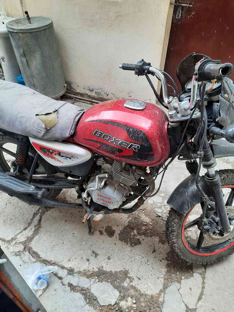 سلام عليكم دراجه بوكسر موديل 2021 بيهه محرك ايراني جديد سلف هندر اوراق ضايعه اتكفل بيهه تجي تاخذهه من بيتي السعر ٥٠٠ بيهه مجال للشراي مكاني بغداد طوبجي شارع مرور رقم *********** رصيد او واتساب
