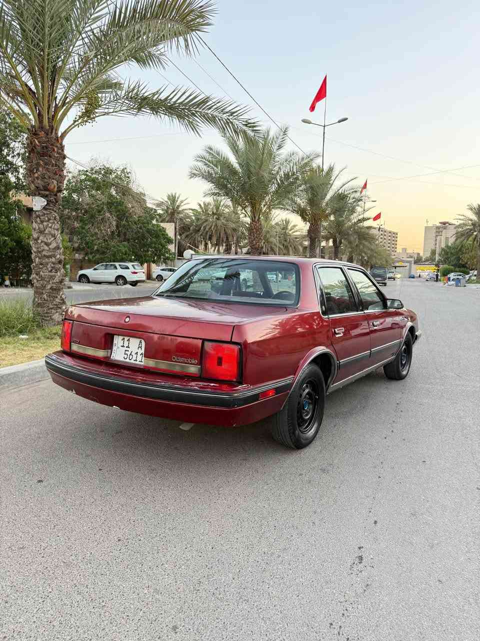 اولدز موديل 90 
 كير ومكينه جدد 
صدر جديد 
تخم تاير جديد 
تبريد منضومه كامله اليوم سويتها 
رقم مميز بسمي تحويل ثاني يوم 
السعر 68 وبيها مجال بصيط جدا 
عنوان السياره السيديه 
*********** بغداد, العراق
