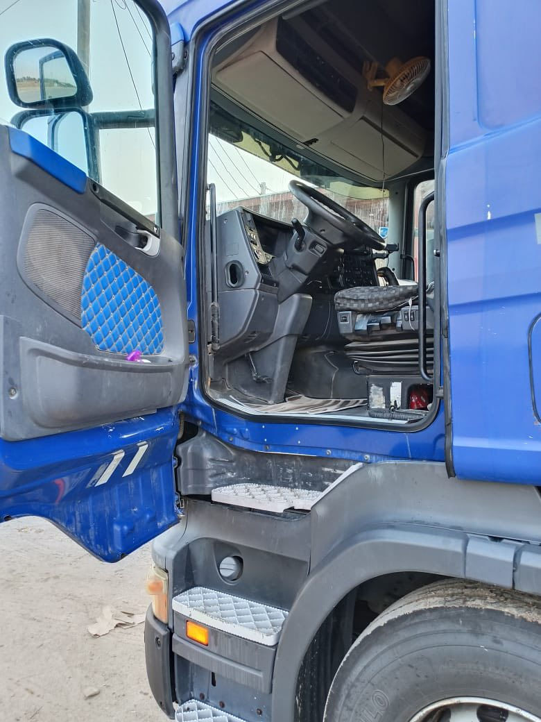 سكانيا 2006 للبيع راس وعربانة  سنوية فلات منتيه الاتصال***********
