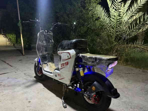 دراجة R9 للبيع البصرة (خور الزبير) ٥ باتري ٣٢A جدد قبل اسبوع شادهن اصلي مو تجاري اليفتهم بيهن راح يعرف والباقي شوفة عينك السعر (٤٥٠) بيهه مجال بسيط الرقم: ***********
