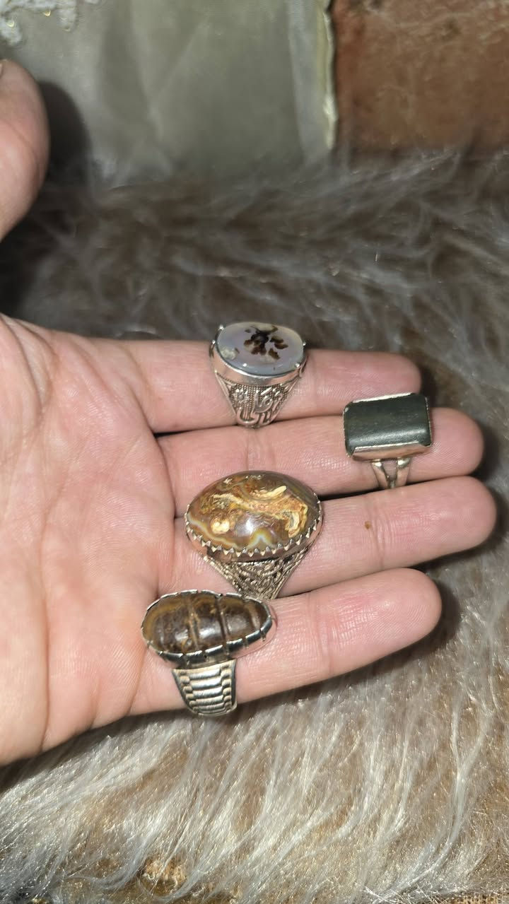 محابس كلة اصلي وقديمة وصياغات يدوية كلمن وسعره لبيع مكاني نجف ***********
