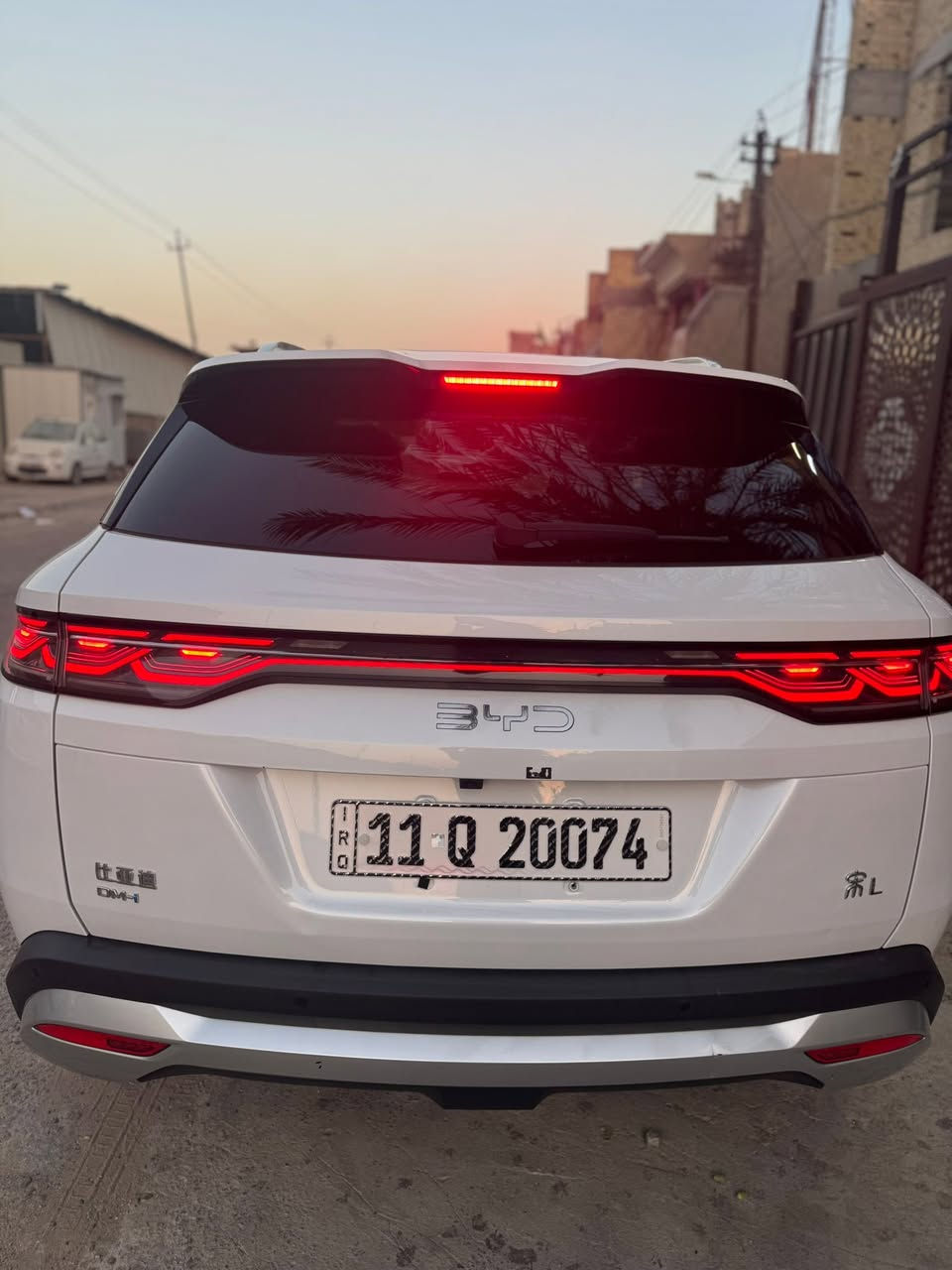 بي وادي 2025 سونك L الفول   الفول فئه الفلاكشب  
بيها 3 اماكن بارد
  نسخة الحديثه بطاريه كبيره 120 كيلو بشحنه 
تفويله كامله تمشيك 1800 كيلو  سعه خزان الوقود 65 لتر 🪩

سنويه باسمي ومرقم بغداد   

عداد الكيلو متر / 6 الف كيلو 

⚙️ المكينه BYD SONG L البانزين جنيتر 1500 Cc وضيفتها شحن البطاريه تعمل بنظام بلكن هايبرد نظام الحديث المتطور جدا واعتمادينا من نوع DMI ويعمل هل محرك ثلاثه انظمه الي هو بانزين + شاحن خارجي + شحن داخلي (ذاتي)⚙️

__ مدخلين للشاحن السياره البطيئ وسريع 
. 

♨️مواصفات الداخل المقصورة ♨️

📍كراسي جلد  من نوع فاخر جوده من شركة BYD لون  القرميدي  + كرسين الاماميه كهرباء 
 
📍شاشه كبيره قلابه   + كار بلي + مرتبطه بذكاء اصطناعي  جدا متطوره وتحكم في جميع الاوامر المقصوره الخارجي والداخلي+ محدثه  اخر تحديث ومنزل جميع تطبيقات بداخل الشاشه + كيبورد عربي + ستلايت مفعل 

📍كامره  بالداخل المقصوره لمراقبه السايق كاميرا السايق الداخلية:
✔ تراقب التعب
✔ تمنع الحوادث
✔ تحذر إذا تشتت
✔ تساعد أنظمة الأمان
✔ تحلل العين والوجه بشكل لح 
تلقائيا السياره تعطي نظام فرامل الذكيه وتتوقف وتصدر انذار وتشغل الاشاير الاربعه 

📍تدفئه + تبريد المقاعد الاماميه   

📍تدفئه مقود 

📍صندوك كهرباء 

📍يدات الابواب كهرباء شفط او دفن  وتحكم فيها من داخل الشاشه 

‏📍 LED   للمصابيح الأمامية والخلفية. بشكل فاخر ومتطور لايت داينمك عالي ناصي اوتو 

📍اربع كامرات كامره الاماميه متحركه مثل العين بكامل 180 درجة 

📍اربع رادارات  وتحكم فيها غلق وتشغيل 

📍بنوراما 

📍داش كام تسجيل اربع كامرات 

📍اناره داخليه 24 لون  متغير حسب طلبك  وتفاعليه مع تبريد ومع نقط عمياء 

📍 نظام سستم  صوتي المميز من Dynaudio (أعلى جودة صوت).  

📍علامه BUD  الخلفيه ضوئيه  الخلفيه 

📍اوتو هولد  + هاندر بريك بصمه 

📍نظام مانع نحدار 

📍نظام مانع انزلاق 

📍بصمه + كارت + تشغيل عن بعد 

📍كيجات دجتل الفول اوبشن مستشعارات طريق تقراها بالكامل من  مرور سيارات امامي وجانبي 

📍تحكم ستيرن كامل فول اوبشن 

📍شحن لاسلكي للهاتف وتهويه الجهاز 

📍فل سستم ايرباك بداخل المقصوره عدد 12 

 📍 مري قابله لطي كهرباء  

📍اناره ترحيب تحت مراية  عند اقتراب كارت او بصمه

📍مقياس ظغط الاطار هواء + درجة حرارة داخل الاطار 

📍حساس امامي + حساس خلفي مع قياس cm الابعاد بداخل عرض الشاشه 

🥏السلامة وأنظمة المساعدة
 • نظام التحكم بالثبات (ESC) وABS.  

 • نظام كشف النقطة العمياء.  
 • وسائد هوائية متعددة ومساند أمان حديثة.  
 • مكابح طوارئ تلقائية (AEB) وACC (نظام تثبيت سرعة ذكي).  

 تحذير مغادرة المسار + مساعد البقاء داخل المسار.  

عنوان بغداد / البنوك
سعر31مليون وبيها مجال


**إذا كنت صاحب هذا الإعلان وتريد حذفه لأي سبب، رجاءا أرسل رسالة إلى الدعم الفني**