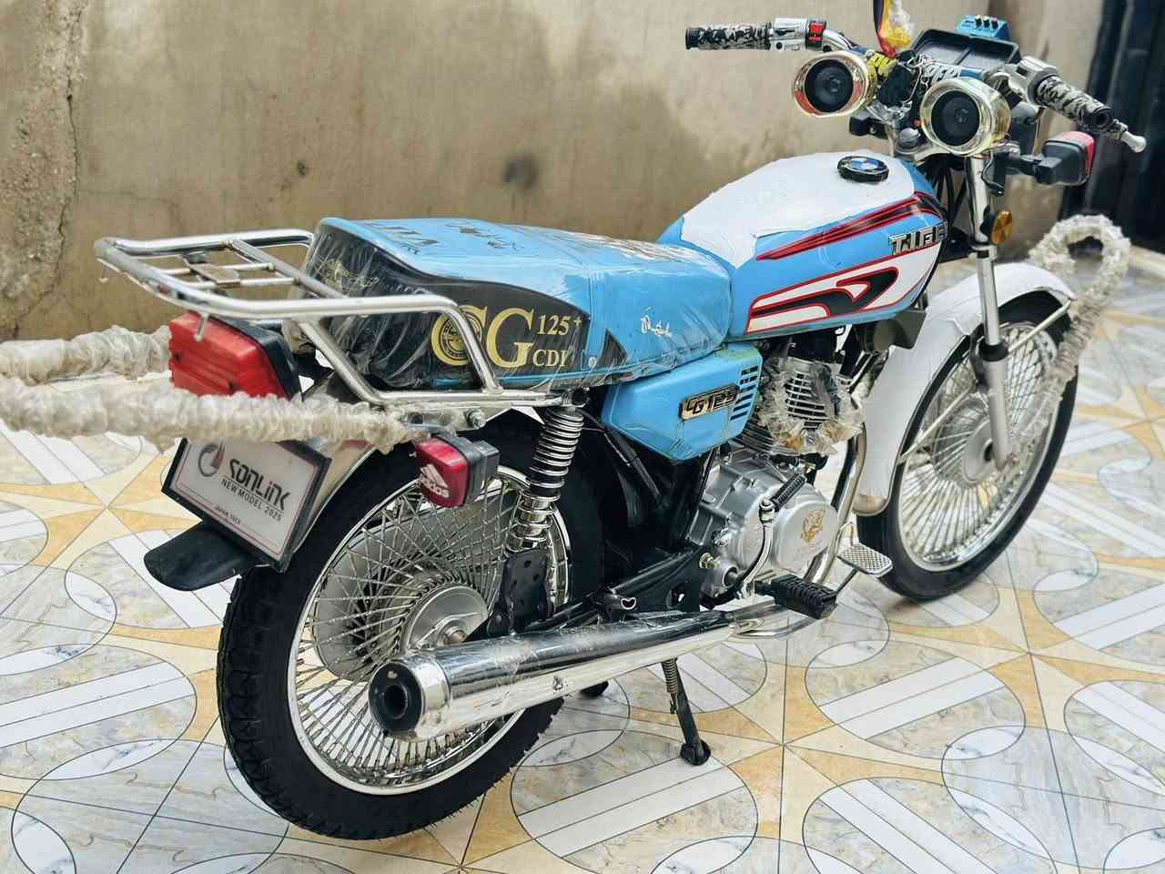 السـلام عليكم. دراجة تايكر21 للبيع كاملة مابيها نقص كلشي شغال منفيس موجود صالنصه صوت  ب500 وبيها مجال للشراي *********** مكاني حي العسكري
