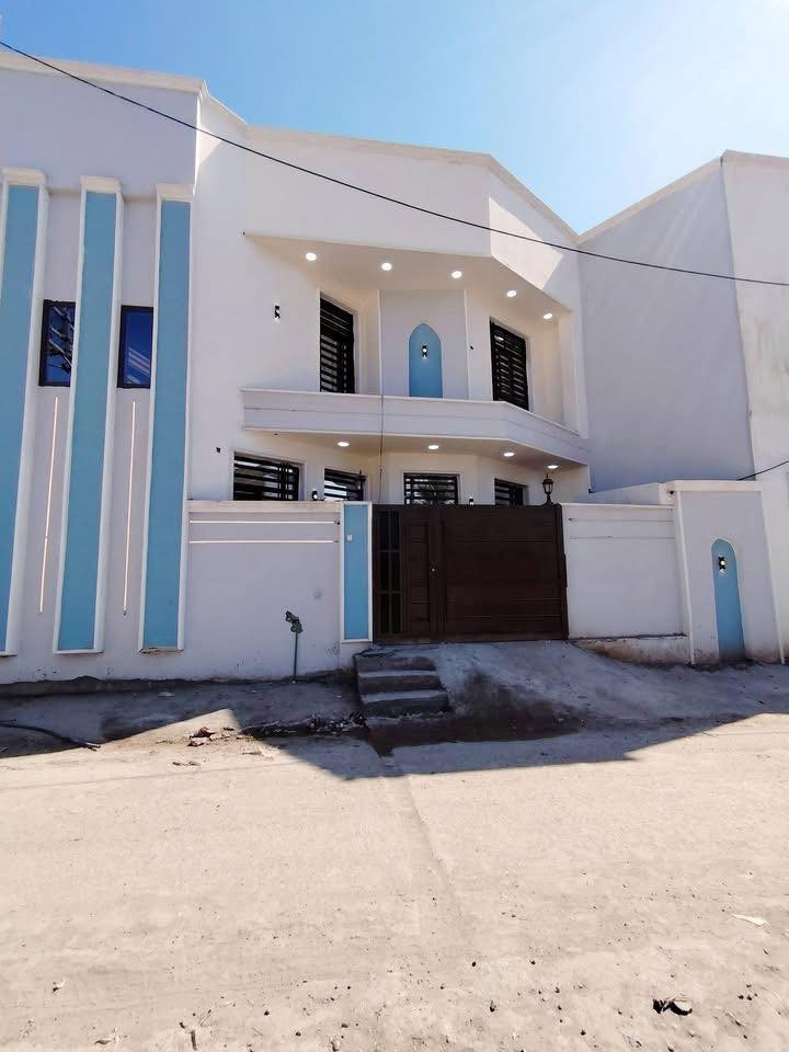 دار للبيع

📍 الموقع: حلة - حي الزيتون  
📐 المساحة: 100 متر  
📄 السند: 25  
🏠 عدد الطوابق: طابقين  
📏 الواجهة: 10 متر  
📏 النزال: 10 متر  

تفاصيل الدار:  
🔹 الطابق الأول: غرفة نوم، مطبخ، كليدور، مجمع صحيات  
🔹 الطابق الثاني: غرفتان، كليدور، مجمع صحيات  

📞 للاستفسار والاتصال:  
***********

#دار_للبيع #حلة #حي_الزيتون #عقار #بيت_للبيع
