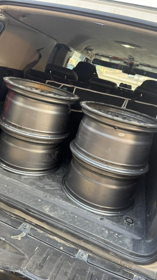 ويل كب فيول. حجم 17.  6 براغي.
يرهم على سيارات ياباني والامريكي ال 6 براغي 
سعره 700 الف وبي مجال 
مكان بابل يتوفر توصيل 
 ***********. واتساب
