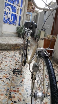 عندي بايسكل بناتي بطه البايسكل قبل شهر نزلته حاويه واريد أبيعه والبايس...