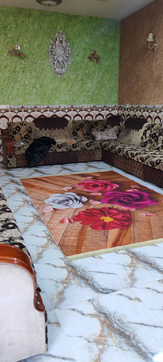 سلام عليكم ورحمة الله يوجد بيت ( تجاوز ) للبيع قرب مدرسة الشيب وجه على شارع رئيسي مساحة ( ٣٠٠) متر يتكون البيت من ( استقبال + مطبخ + صاله + غرفتين نوم) والسعر  خاص او الاتصال على الرقم الموجود ( ***********)
وتساب اسيا (***********) مكتب دلالية حسين التميمي بلدروز حي الحشد مقابل التوزيع الجديد نستقبل كافه العروض الأراضي والدور السكنية
