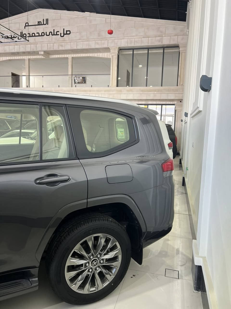 لاندكروز 2024 مواصفات GXR تنفس طبيعي وكالة SAS سياره اخت الزيروو ماشيه ألف السعر 710 وبيها مجال للشراي 
*********** - *********** عنواني البصرة
