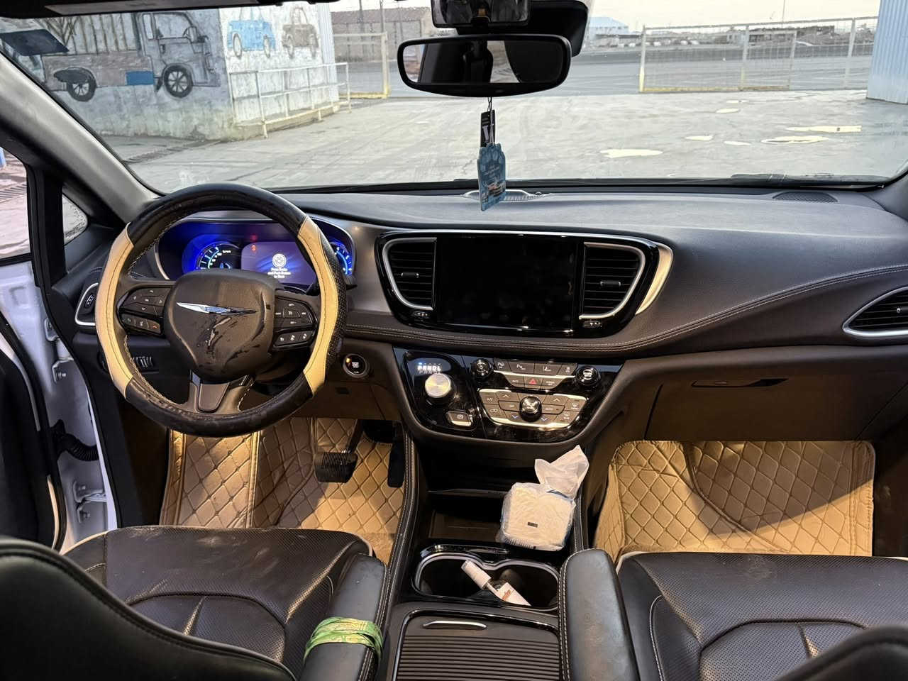 سلام عليكم

2024   CHRYSLER PACIFICA.  S 

كرايسلر باسفيكا هايبرد - بانزين - بلك ان 

الضرر ؛؛  موضح بلصور 

                 

اللوحه ؛؛ بغداد بسمي تحويل بنفس اليوم 

1-خمس كامرات السيارة 360

2- هندبريك بصمة 

3- تشغيل عن بعد 

4- هيترات بالكشنات 

5- رادر جانبي 

6- بيبان كهرباء ( تحكم ريمونت ) 

7- صندوق كهرباء شفط 

8- رادار امامي خلفي 

9- كشنات VIP منفصل

10- مانع انزلاق 

11- نظام ستوب بارك 

12- لايت لدالشكل الجديد 

13- تنبيه الخروج المسار 

14- شاشة كبيرة كاربلاي 

15- تبريد مركزي ثلاثة قطع 

16- تدفئه كراسي وستيرن

17- تحكم استيرن فول 

18- بردات داخلية 

19- اشاير بالمري 

20 -محرك 6 سلندر 3600 

21- كير ماوس 

22- نقطه عمياء 

23 - كشن كهرباء + خزن 

سعر السياره : 295

       مكان السياره بغداد

       ☎️ ***********
