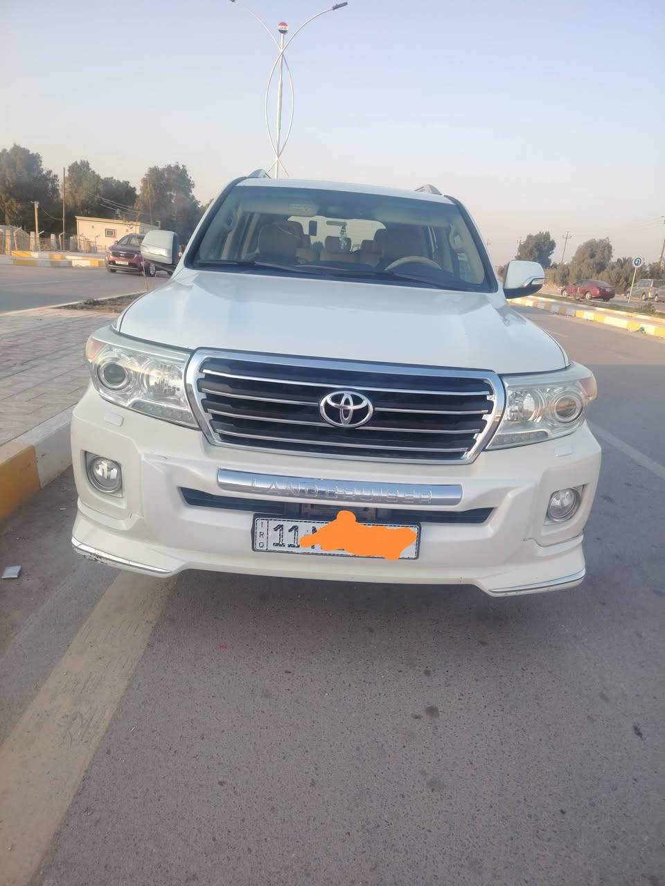 السلام عليكم لاندكروز ١٤ رقم بغداد بسمي الظرر باب وجاملق امامي مبدل وبابين كلير فقط بدون ظرر السياره جاهزه جديده مكان السيارة ذي قار مركز السعر ٣٥٠ اتصال ***********
