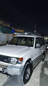 بايجيرو مانتيرو مديل ١٩٩٥ السياره كفاله من الصبغ وظربه محرك تبريد صدرخ...