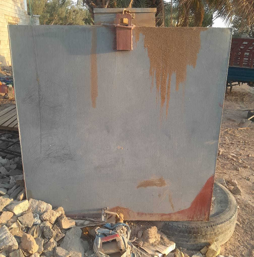 خزان البيع حديد رجه وله سعه ٤٠ برميل ***********
