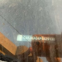 للبيع او المراوس جيب كراند شيروكي ٢٢  عداد المسافه ٣٠ الف  كلين تايتل ...