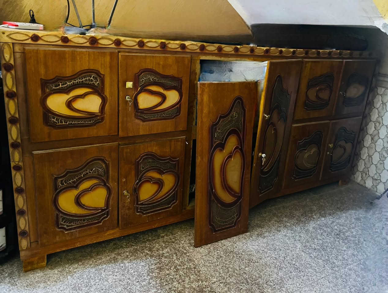 بوفيه للبيع 
نظيفة طولها 2 ونص متر ،وارتفاعها 110 سم، وعرضها 60 سم 
فقط خانه من الوسط واگعه منها وموجودة 
السعر 100 .


**إذا كنت صاحب هذا الإعلان وتريد حذفه لأي سبب، رجاءا أرسل رسالة إلى الدعم الفني**