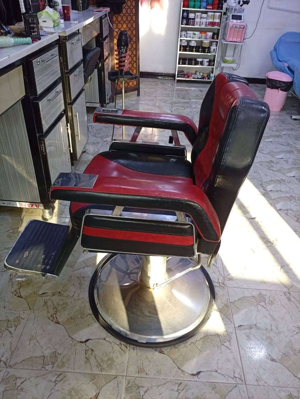 كرسي حلاقه للبيع
شغال كلشي مابي اخو جديد لا شك ولا مفطر كله شغال عالي ناصي يرجع وره كدام كله شغال 
سعر 200بيه مجال للطبين 
العنوان الرمادي خمسه كيلو


**إذا كنت صاحب هذا الإعلان وتريد حذفه لأي سبب، رجاءا أرسل رسالة إلى الدعم الفني**