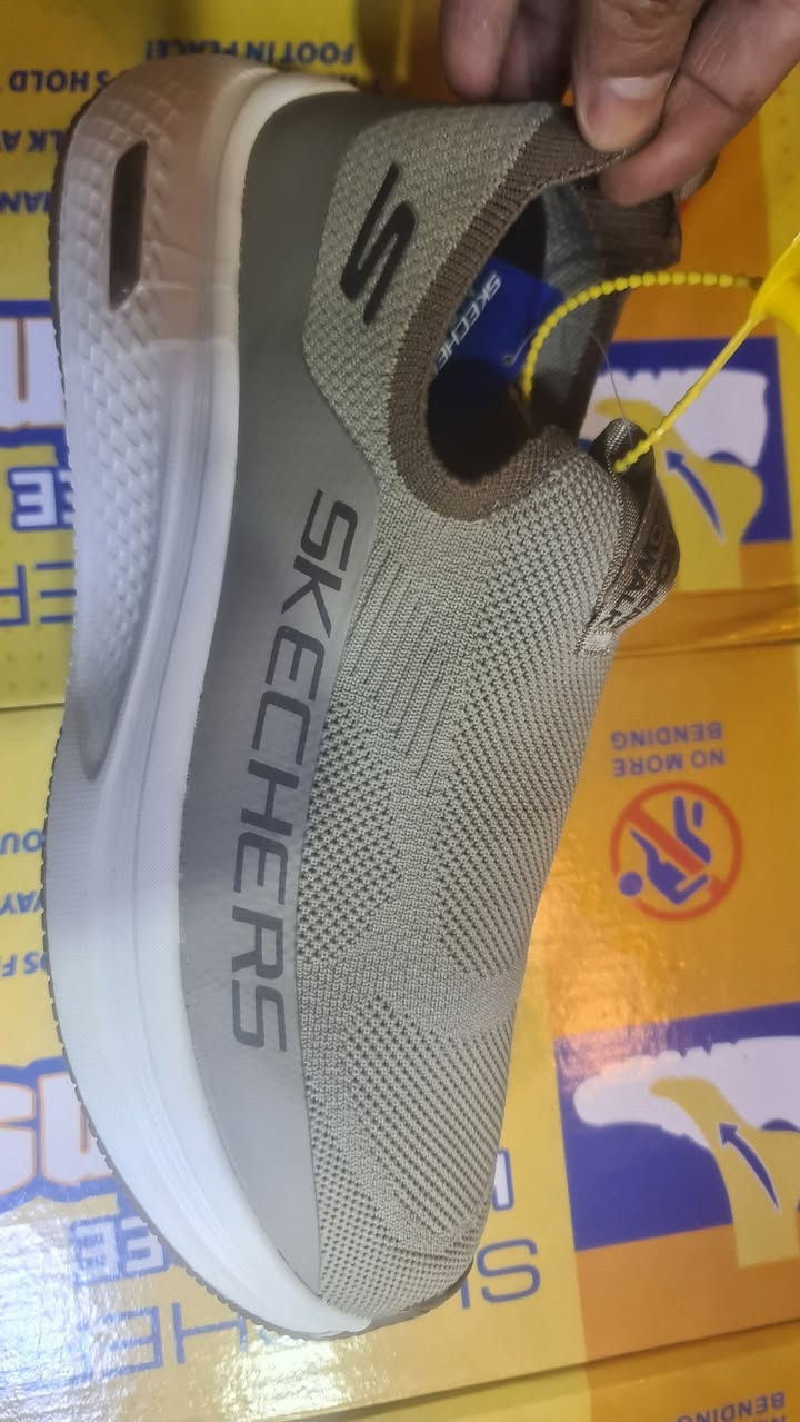 أحذية رجالية اسكيتشرز بعضها بيها قياس والبعض قياس متبقي فيتنامي ماستر اكوالتي عالي الجودة قاعدة طبي دبان حاضن .. اخذ سكرين للقطعة وكلي يا قياس واني حاضر. سعر القطعة 20 الف. توصيل موجود 5 الف إلى جميع المحافظات خاص او على الرقم ***********
