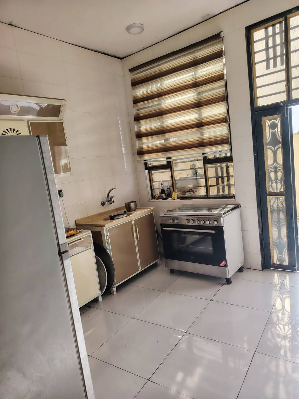 سلام عليكم بيت البيع زراعي يم الشفيج قرب حميد ريسان البيت بناء حديث صب كونكريت مسلح كهرباء وماي ونترنيت ومولد كل موجود بالباب البيت يتكون من غرفتين وصاله ومنور ومخزن بالبيتونه ومطبخ وديوانيه وصحيات خارجيه البيت مساحه ٢٠٠متر السعر ٣٨مليون رقمي ***********
