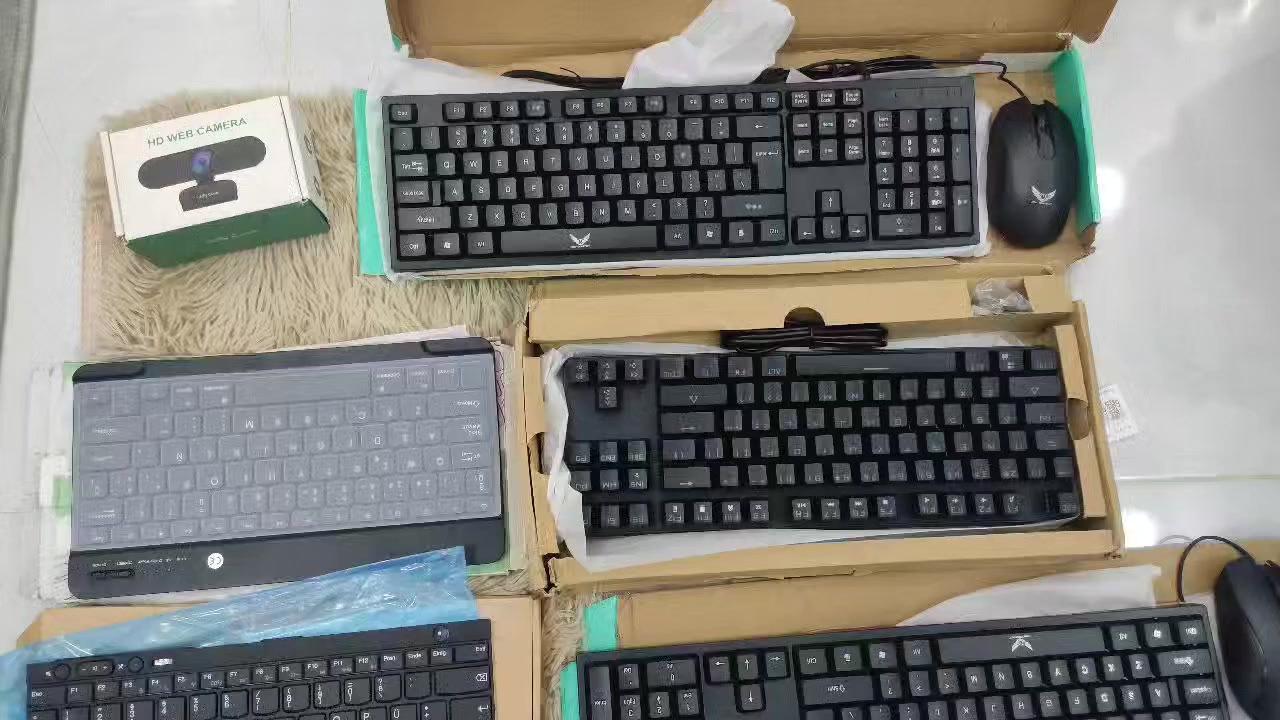 مجموعة كيبوردات و ماوس و قطع حاسبه 
ابيعهن شلعه


**إذا كنت صاحب هذا الإعلان وتريد حذفه لأي سبب، رجاءا أرسل رسالة إلى الدعم الفني**