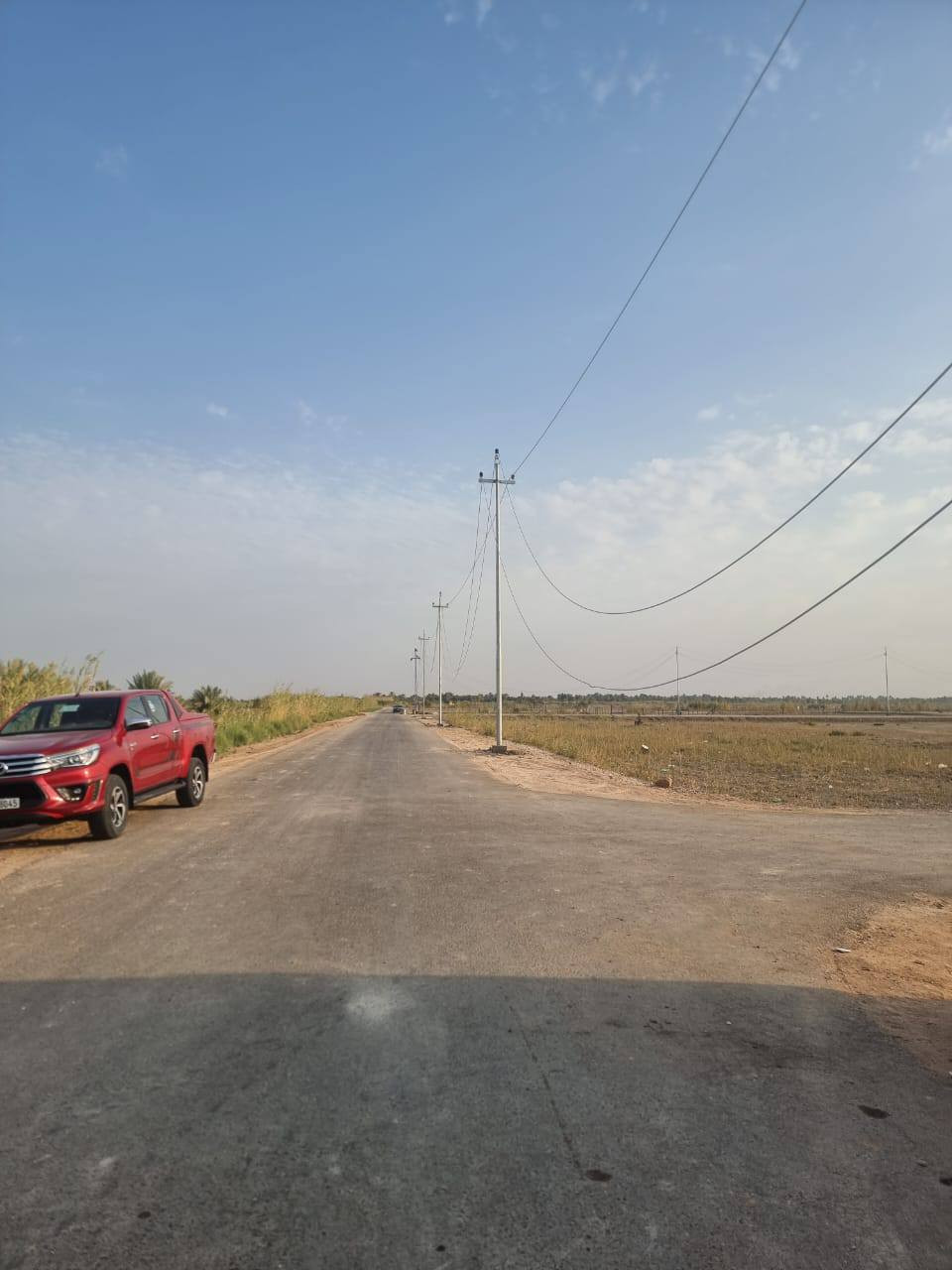 سلام عليكم عندي قطعه مساحه 100متر للبيع بمجمع شرق الحياه نزله سعد بيجو سند باسمي  منطقه كامله تبليط وكهرباء وماء للاتصال على الرقم ***********
