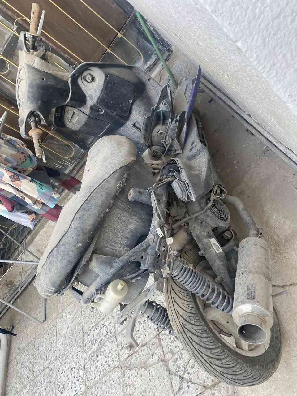 سلام عليكم دراجات للبيع
السكنس عوزها تجفيت طافيه 
زعره مجفته وكامله شغاله نقصها برغي مال صالنصه غراضها كلها موجوده وياها كفرات ثنين
متروكات ثنينهن ماعندي مجال اسويهن 
شراي يراسلني مناسبات كلش


**إذا كنت صاحب هذا الإعلان وتريد حذفه لأي سبب، رجاءا أرسل رسالة إلى الدعم الفني**