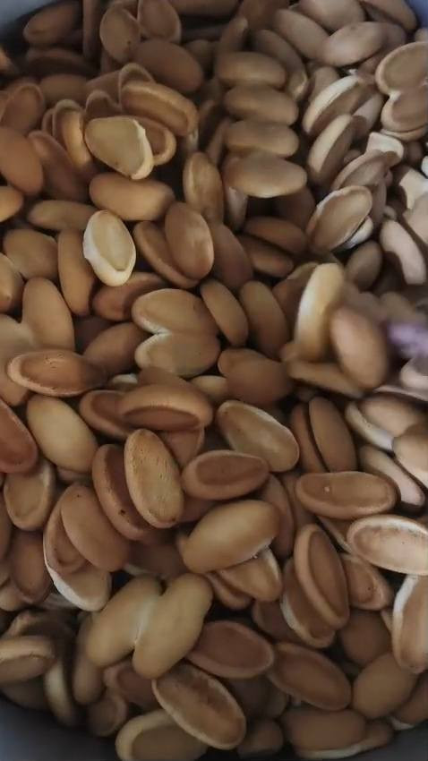 #ضمان_سنه_صيانه_وعمل 
تصنيع وصيانه قطاعات كعك ابو السمسم تقطع جميع الاوزان والاشكال 😍اصبع 😍 برازيلي 😍 بيروتي 😍 واي سرعه انت تريدها مع ميز دوار او بدون ميز دوار 😍  اني عندي فرن تجي تشتغل بيها انت بايدك على عجنتك وتشوف شغلها وتاخذها للاستفسار على الارقام
***********،،،،،، ***********،،،،،***********،،،***********
#قطاعات_عجانات_افران_مخبزدوار
