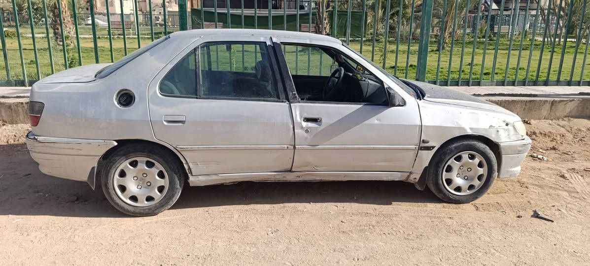 السلام عليكم بيجي فرنسي 306حداديه كير مقفول حداديه مقفوله كير مقفول رقم صدامي خصوصي السعر10 مكان نجف  ***********
