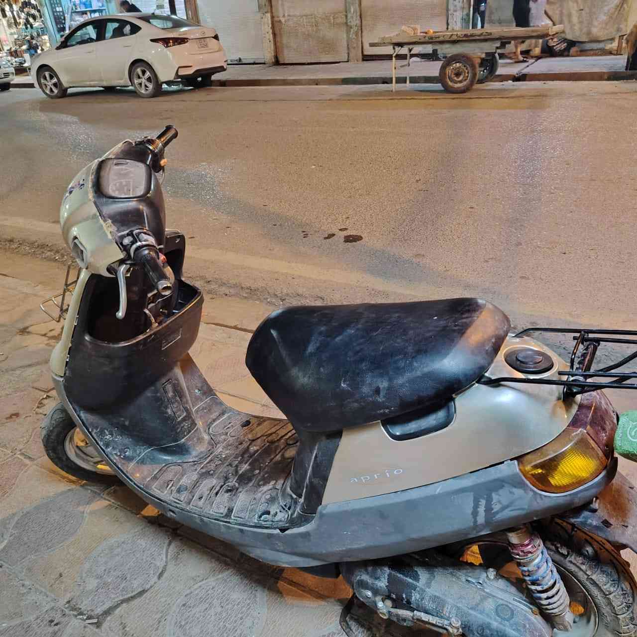 السلام عليكم عندي موطور بوتين للبيع شغال كامل ليت هورن اشاير مكينا معمرة مره وحده  قبر هندر مفتوح صوت اكسن بي خفيف  السعر 230وبي مجال يحب يجي خاص الرقم ***********
