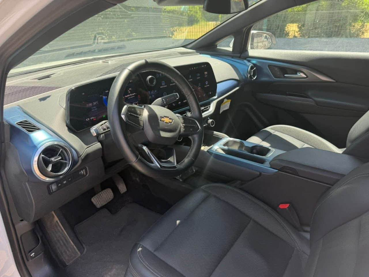 السلام عليكم 
🚗 للبيع: شوفرليت إكوينوكس كهرباء  ⚡️ 2024 (Chevrolet Equinox EV)
📍 الموقع: بغداد
🎨 اللون: أبيض
📅 الموديل: 2024📏 
الممشى: 12.250 كم (قابل للزيادة)
🔋 المدى بالشحنةالواحدة : 572 كم
✨ المواصفات:
• شاشة كبيرة + نظام ملاحة (GPS)
• كاميرات 360 + حساسات أمامية وخلفية
• رادارات (أمامي / جانبي / خلفي) + نقطة عمياء
 ⁠• نظام مانع تصادم + تصحيح مسار + مثبت سرعه +Auto Park .
• كراسي جلد(تدفئة + تبريد) + كرسي كهرباء + جنطة كهرباء 
• ستيرن متعدد التحكم + تدفئة
• تشغيل بصمة + دخول ذكي+تبريد قطعتين
• أوامر صوتية + بلوتوث + Type-C
• إضاءة LED كاملة
• 4 أنظمة قيادة
• تشغيل عن بعد
والكثير من المواصفات
⚠️ ملاحظة: حادث بسيط جداً بدون فتح إيرباگ وبدون تبديل وصور الحادث موجوده 
اي استفسار عن السعر 
اتصل على الرقم *********** متوفر واتس اب              
او اتفضل خاص وتدلل🙏🏻
