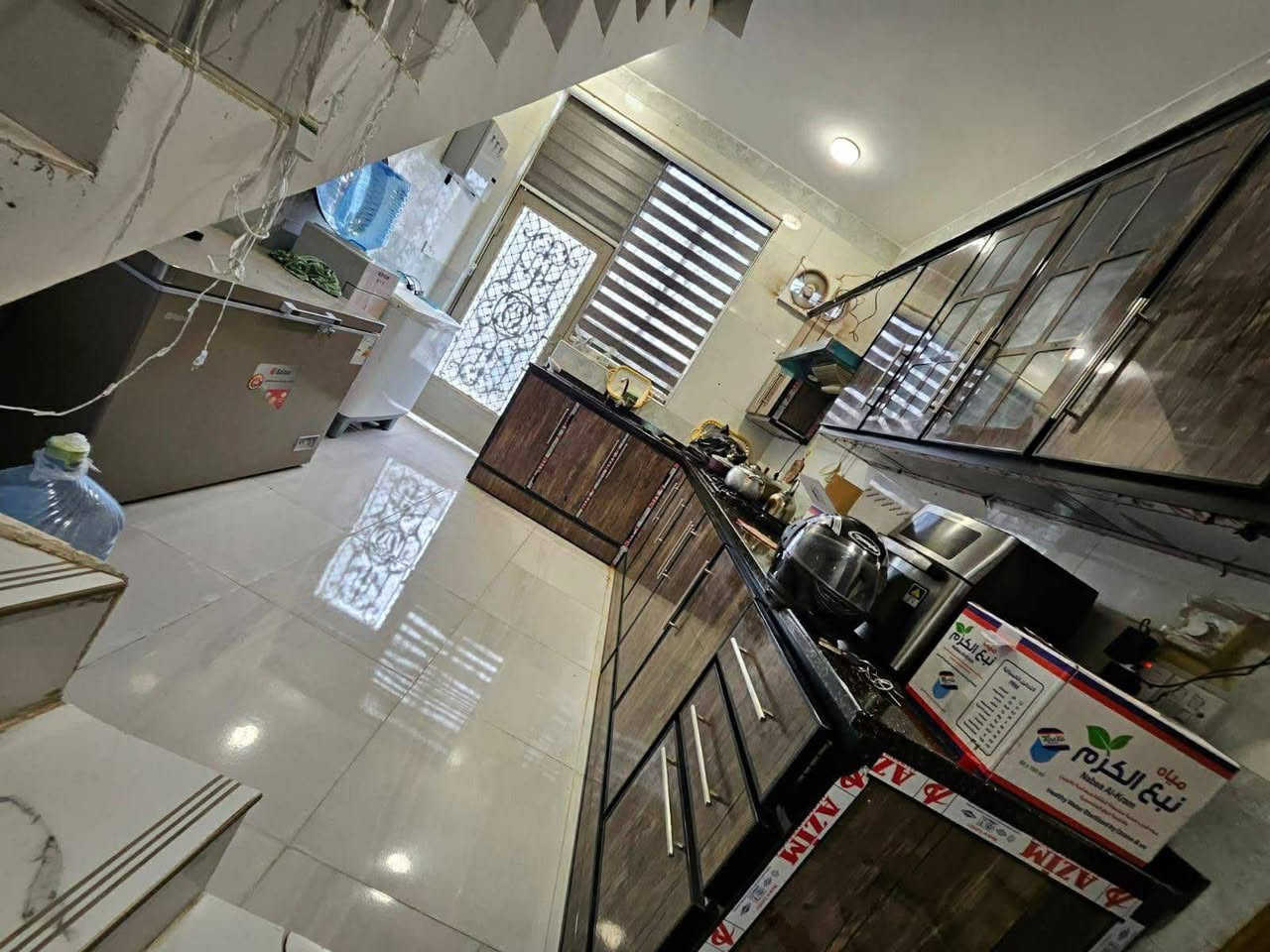 بيت مساحة 83 متر اقرار محكمه
العنوان حي الذهب خلف طاقة حي الحسين قرب سوق الصيادين

 يتكون من طابقين 

الاول  براني وصاله ومطبخ وصحيات 

الطابق الثاني غرفتين مع صحيات 

كونكريت مسلح للطابقين 

السعر 62 مليون 

للتواصل ***********
