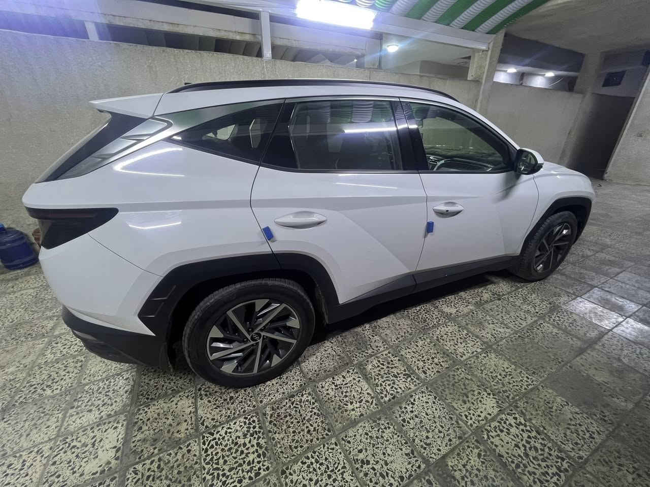 توسان خليجي للبيع او المرواس
ماشيه ٨١ 
بدون صبغ بارد فقط بخشم البنيد 
مكينه ٢٠٠٠
كشنات كهرباء 
داخل اسود 
تحويل مباشر 
مكاني المحمودية 
سعر ٢١٢وبيها مجال
***********
