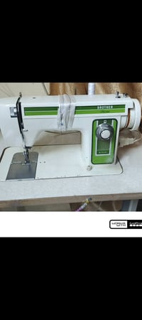 مكينة خياطة • يابانية • نضيفه