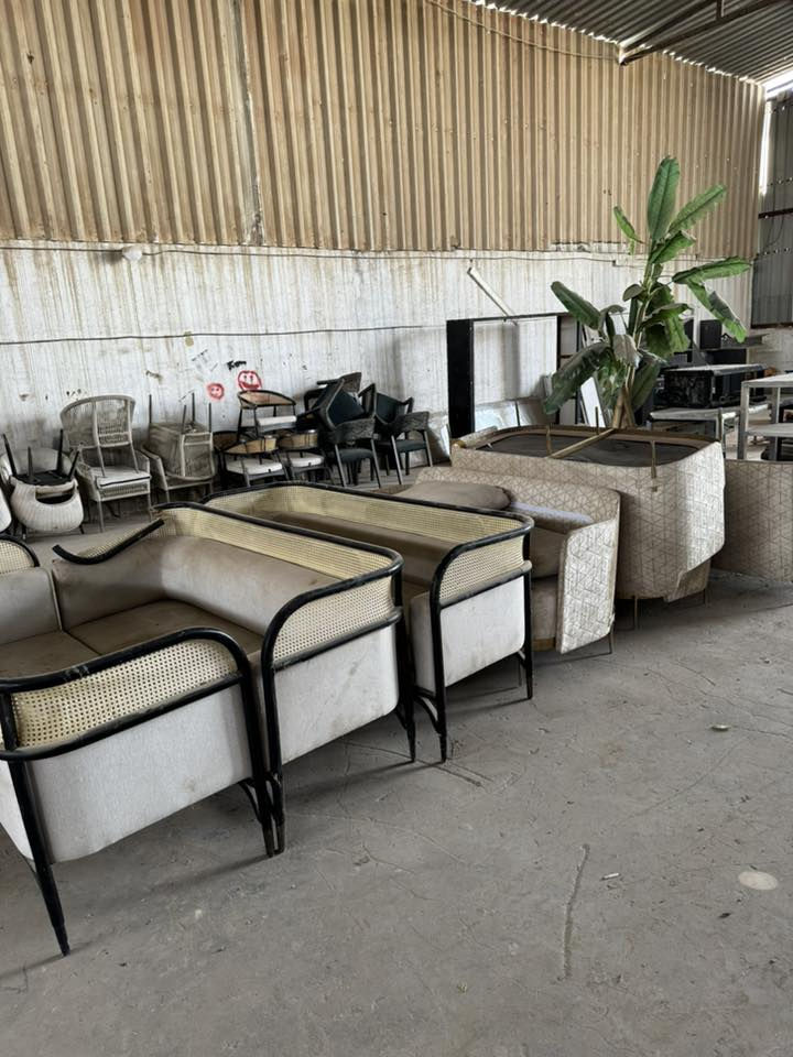 غراض مطعم  وكوفي وأثاث للبيع 
أسعار مناسبه 
***********
