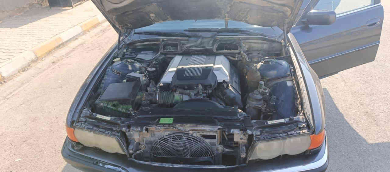 سلام عليكم 
شلونكم اخوتي 
ＢＭＷ. ｅ38
موديل 1995 
خفاش جديده 

كير مكينه خير من الله جديد مشدوده جديده 
صدر جديد 
تخم تاير جديد
دبل جام 
سنويه جديده 
رقم انكليزي ب اسم اخوي 
بيه نواقص بسيطه 
مكاني واسط قضاء الحي 
سعر 68 وبيه مجال بسيط 
***********
