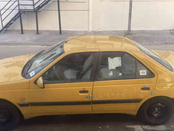 سلام عليكم بيجو 405 للبيع موديل 15 جاهزة للبيع تخم تاير باتري ضفيرة كير كلج قاعدة فيت بم قوايش كل هاي الغراض جدد بيها جاملغ خلفي صبغ والباب جارد رقم انكليزي بغداد مصفرة هيئة وغرامات السعر 45 وبي مجال للاستفسار *********** بي واتس اب
