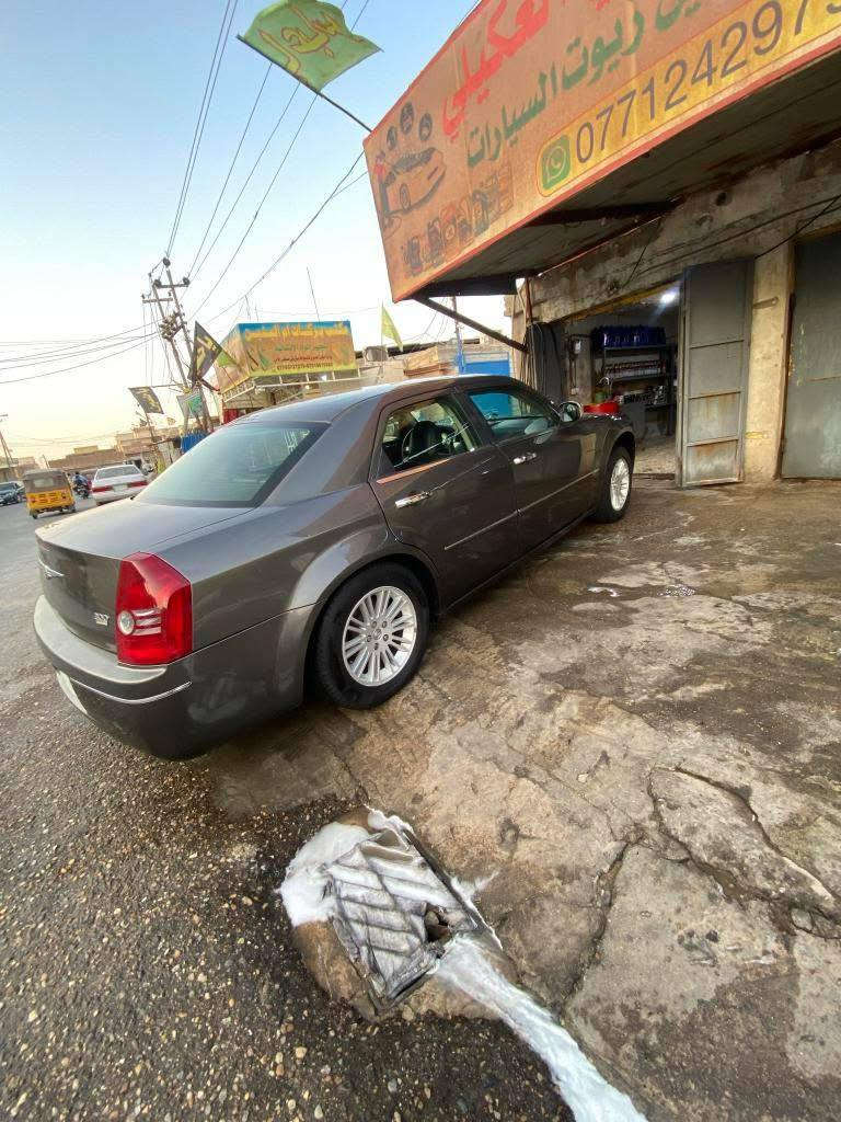 السلام عليكم اوباما موديل 2010
رقم بغداد ألماني 

بيها باب مبدل نفس اللون وشبر بالجاملغ 

مكينة وكير وتبريد وتخم تاير كلة جديد 

***********
