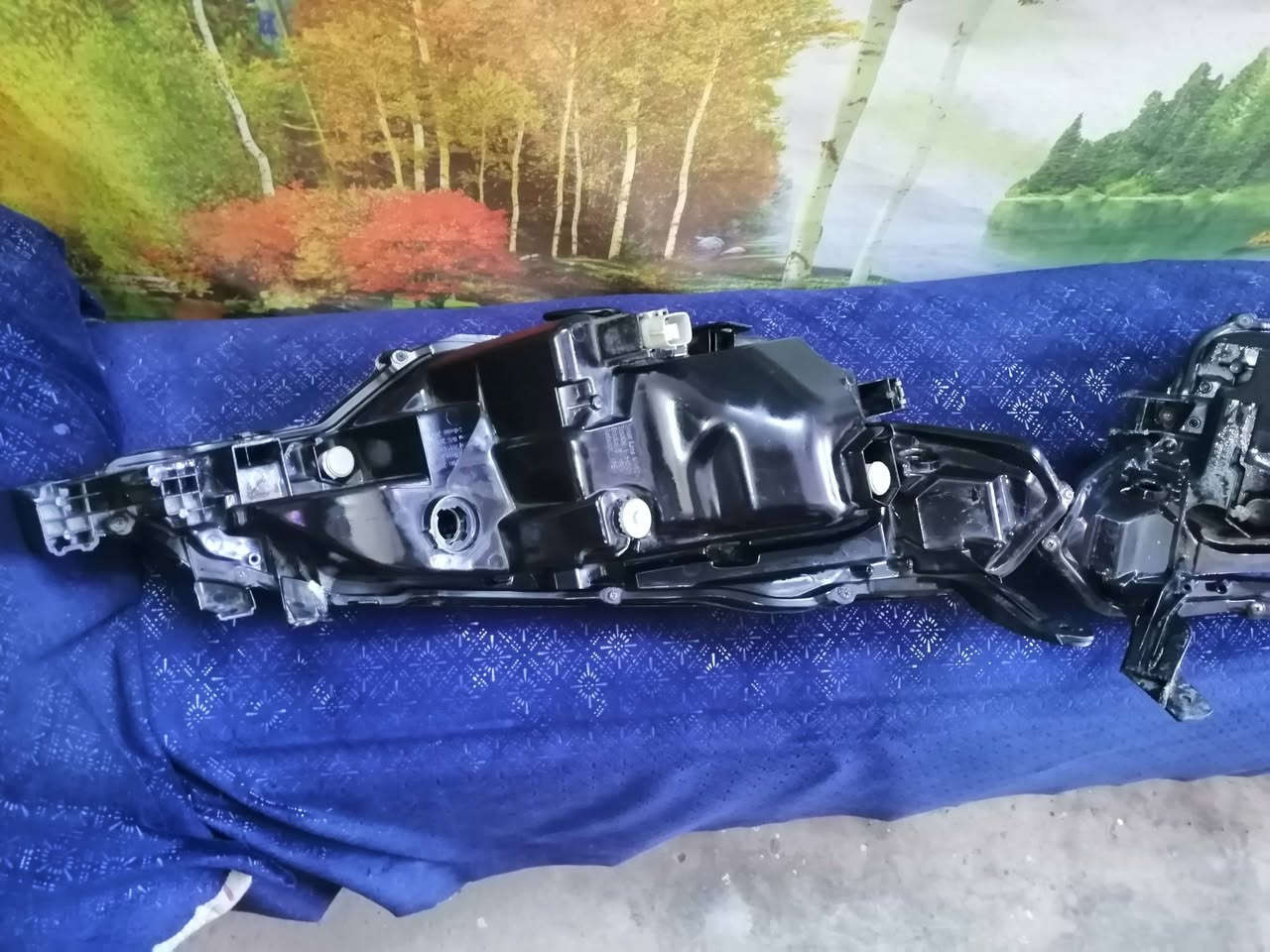 زوج مازدات مال كورلا 2018 أمريكي يرهم 17 وال19 هم بس المازدت نوع ليد مو زنون
شغالات كلشي مابيهن بدلتهن لان شديت زنون بمكانهن فقط للتواصل  ***********
