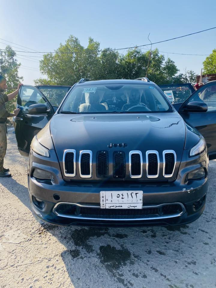 سلام عليكم جيب شيراكي بزون البيع مديل 2016 كفاله مكينه حداديه جديده تخم تاير جديد سياره حلوه رقم المبايل***********
