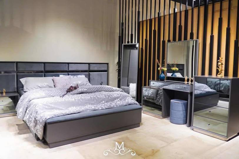 مرحبا
عندي غرفه نوم نظيفه كلش 
 من ٩ قطع عيبه وحيد مخزنهه مكسور بس ماخذته بمليونين و800 ورايدته مليون و600 امانه الله اخت جديده وهاي صوره كامله ولي حاب يشوفه يتصل على رقم يجي يشوفهه‭0771 155 4621‬
@إشارة
