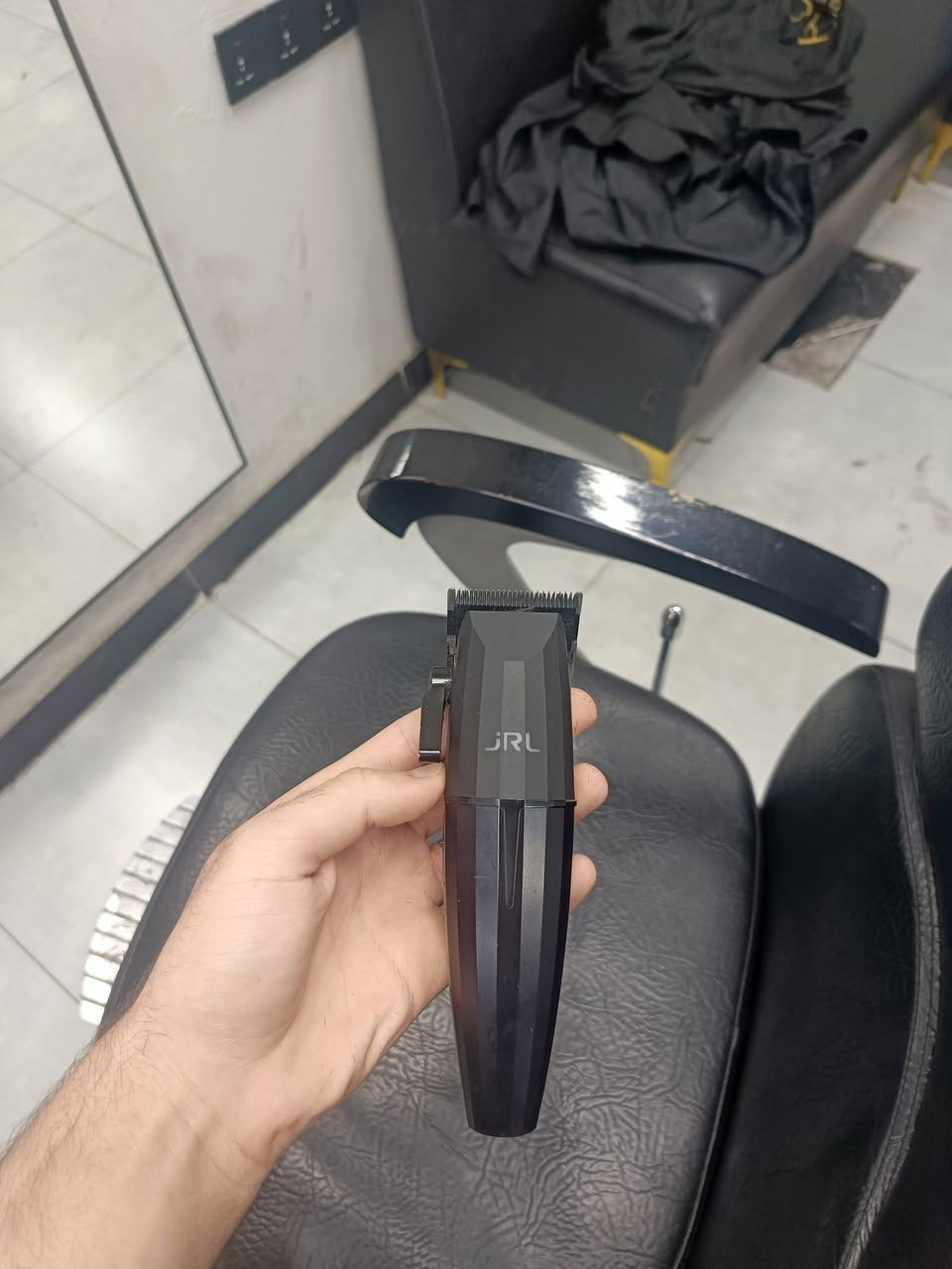 مكينه JRL للبيع
ستعمال ٤ اشهر 
ما مبدل بيها حاجه 
من مرتضى اركو 
غراضه : بس شاحنه (بدون قاعدة ونمر) عندي نمر مال WAHL انطيهن بدالهم 
سعر ١٢٥ وبيها مجال خاص


**إذا كنت صاحب هذا الإعلان وتريد حذفه لأي سبب، رجاءا أرسل رسالة إلى الدعم الفني**