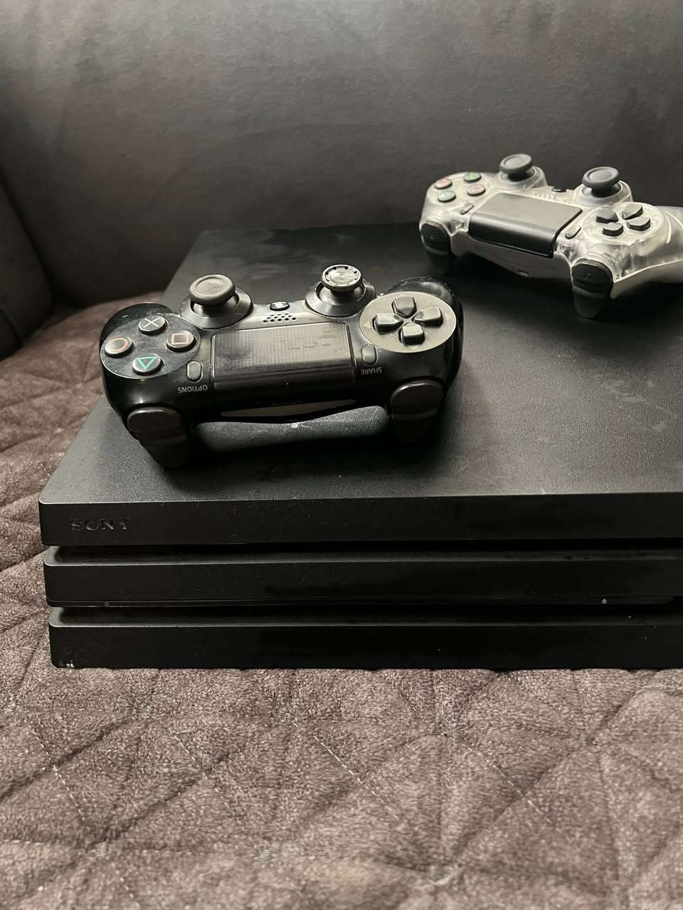 بلي 4 برو
ذاكره : واحد تيره

كامل ملحقاته 

يدات عدد 2 وحده اصليه وثانيه كوبي شغالات ثنينهن

واقراص معا عدد 5

 البلي بلادي   (غير مهكر)

ملاحظه…

البلي نضافه 100‎%‎ ممفتوح ابداً
الرقم/***********
السعر/275
المكان بغداد حي العامل
