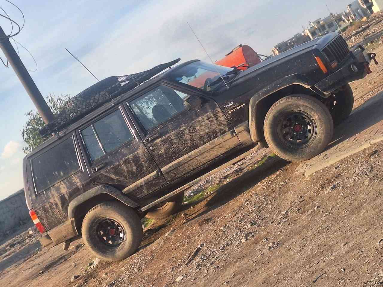 جيب موديل ١٩٩٠ بلادي من دعاميه لدعاميه  بدون ضرر بدون قطرة معجون  دمارات ع بلادي  تبريد تدفئه  مشروع وطني السيارة بحالة جيدة جدا  بشرط التحويل 
محرك عدل ٦ سلندر بلادي   فورويل شغال  ضفيرة جديدة مكاني كركوك بيع فقط نقدا  السعر ٥٢ وبي مجال 
***********
