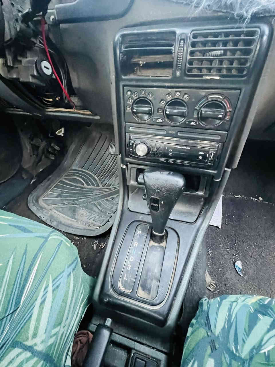 سلام عليكم سياره البيع دايو جديده محرك وكير وكهربيات كلها شرط صدر تايرات جديد كيج سرعه رون كيج بانزين حماوه كلها شغاله السياره فحص ماشيه معاملته كامله السعر 10 اوراق المكان الحويجه بيع سريع سياره برغي ما عايزها ما تعجبك اعبر المنشور وحياكم /***********
