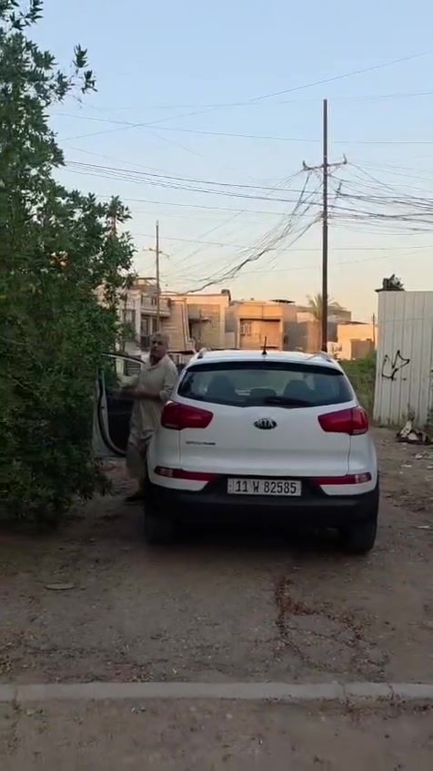 السلام عليكم بيت للايجار 100م البلديات حي التجار درجة أولى غرفتين مع السبلت والمراوح ومطبخ كبير مع الكاونتر والسنك مع الطباخ كبير مع حولي وصاله مع الانارة ثريا ومريحة مع سبلت كنتوري مقابل تشجير يستخدم موقف للسيارة إذا عندك سياره. 
بدل الإيجار مليون وربع ١٢٥٠٠٠ للاستفسار أكثر على الخاص أو رقم الهاتف *********** مع الشكر
