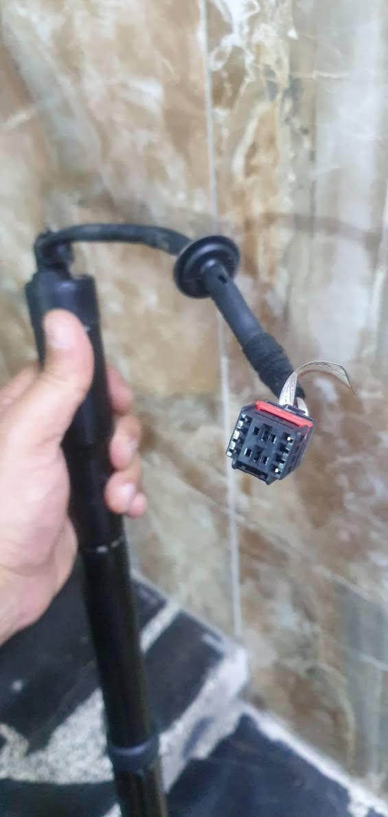 السلام عليكم للبيع جك صندوك كهرباء سنتافيا كراند صفحة اليمنة شغال وعلفحص  السعر 125الف وبي مجال مكاني بغداد  ***********
