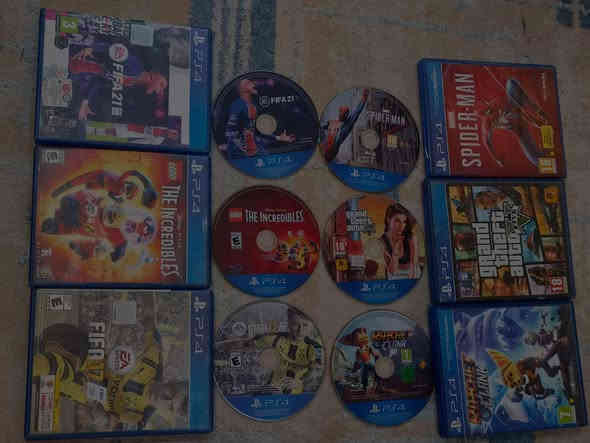 سلام عليكم
بلـي 4 سلم شـغال للبـيـع 

بلي اخو الجديد مامفتوح ولا مصلح ولنضافة كدام *عيـنگ* 🔥

يجي وياه جويستك 1 اصلي مال جهاز *نـفـسـه* + 1 *تجاري* و بي خلل ب مربع فقط باقي كله شغال

  موجوده سيديات الي اتشوفوها بالصورة *6* 
 *1* گراند V 
 *2* سبايدر مان  
 *3* فيفا 21 
 *4* فيفا  17 
 *5* ليغو 
 *6* راتشد قصة   
* السيديات ماتجي ويا الجهاز اذا نفس السعر اذا مع الجهاز يختلف السعر
السعر 250 وبي مجال  
واتساب *********** * 
اتصال  *********** *
