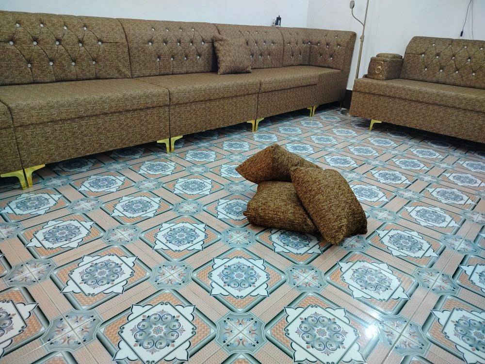 تم وصول وجبه دواوين جديده..  ديوانين  22 نفر 14 متر الموديل شانيل تركي . شغل اربيل درجه اولى كما موضح بالتصوير بلوك خشب اصلي مع كوشات عدد 6  ...الموقع شهربان بلور خلف الگراج قرب الحديقه الجديده للأستفسار اكثر الاتصال على الرقم التالي ***********
