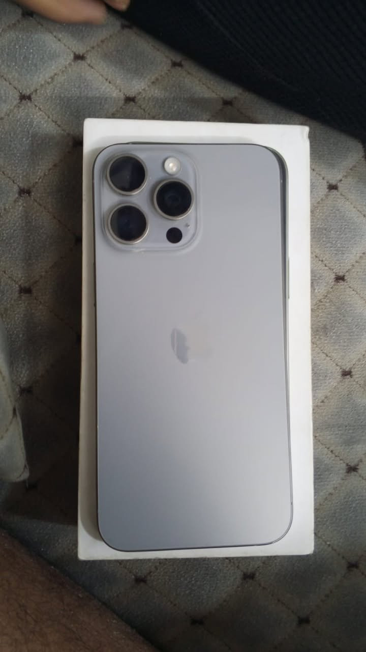 السلام عليكم ايفرون ١٥بروً ماكس البيع بي سواد بل شاشه يلمس بمكان سواد ما مئثر على شاشه ذاكره ٢٥٦ 
بطاريه ١٠٠ما مفتوح  سعر ٦٠٠وبي مجال مكاني 
مدينه الصدر ***********
