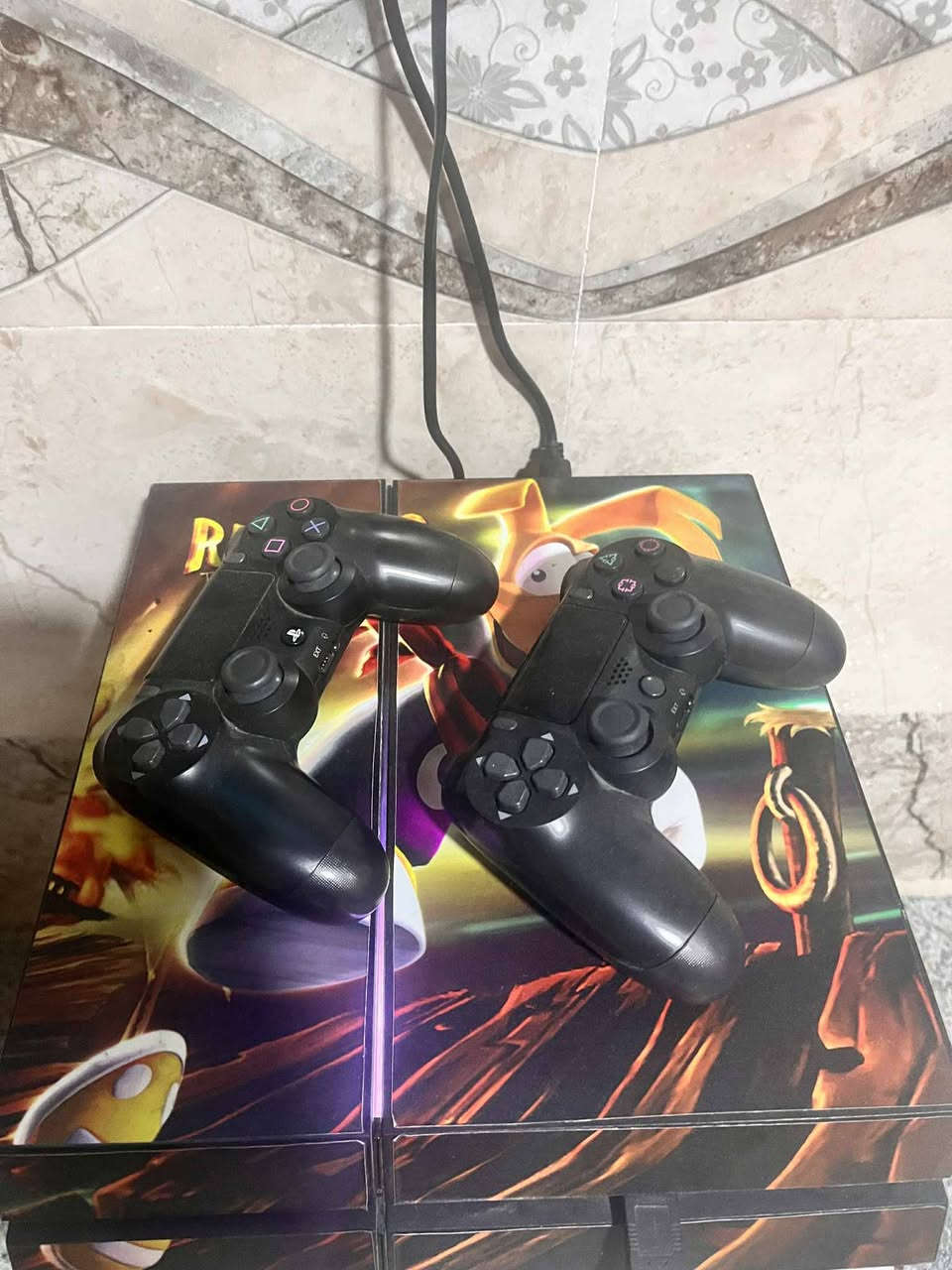 بلي فور فات مهكر فول نضافه 
نضام 9 المرغوب
دبل جوستك 
ذاكره 500 
بي 6 العاب ضخمه 
جهاز كامل كبل شغل والعب
السعر  235
  للتواصل ***********
